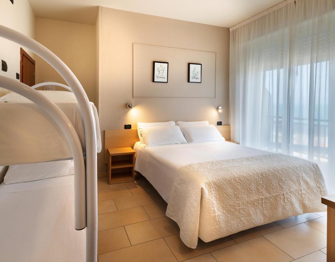 Classic Double Room with Sea View,1253245132:JPEG