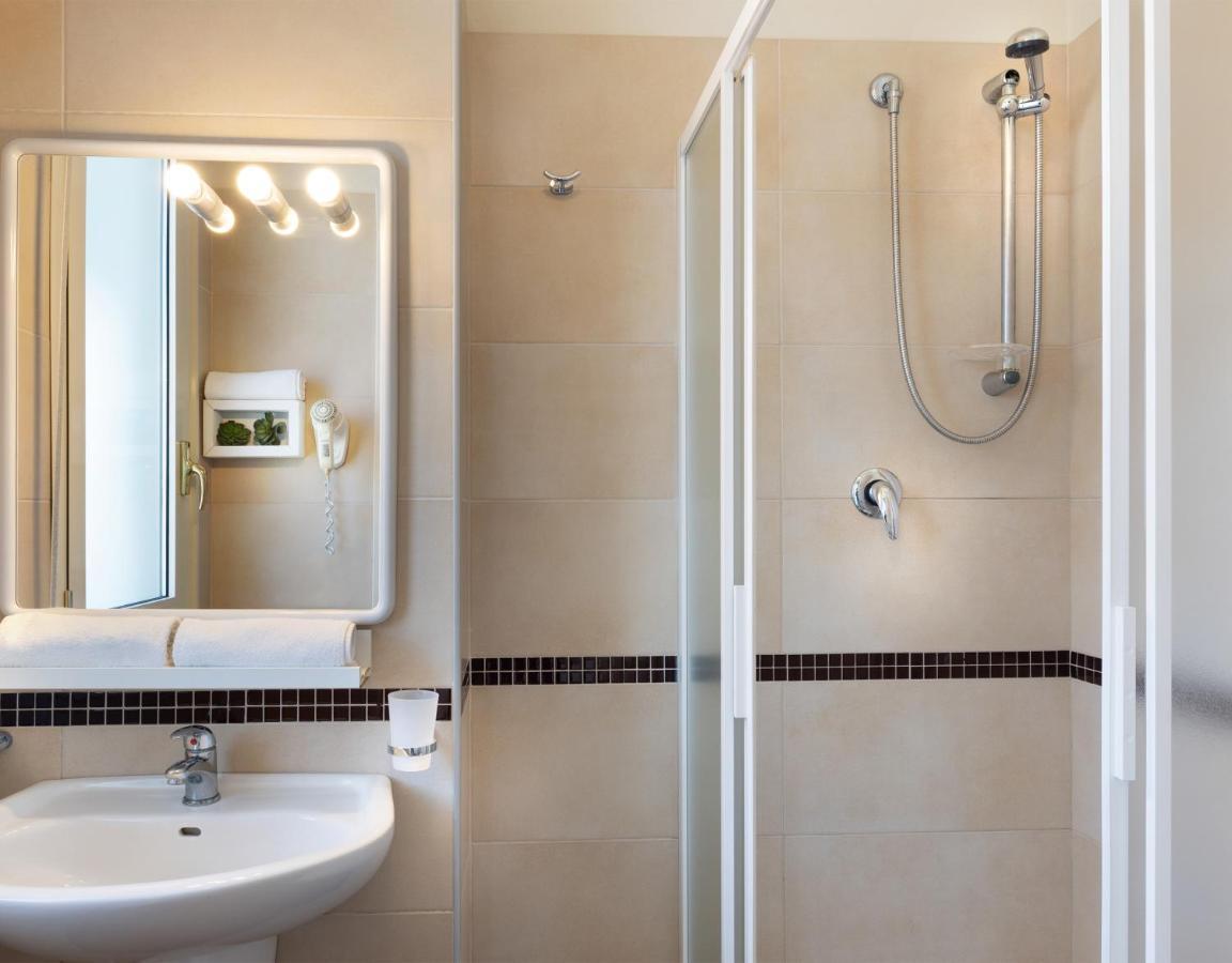 Classic Double Room,1555412380:JPEG